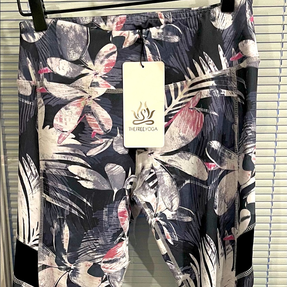 NWT Floral Yoga Pants - Size M - The Free Yoga